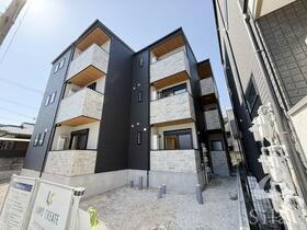 兵庫県西宮市甲子園七番町  3階建