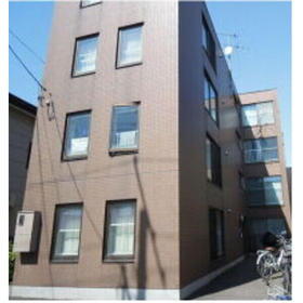 北海道札幌市中央区北十四条西１８ 4階建 築27年8ヶ月