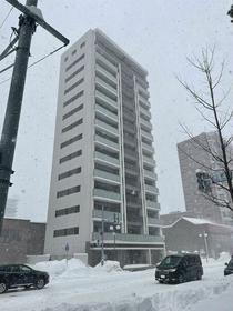 北海道札幌市中央区北三条東６ 14階建 築1年8ヶ月