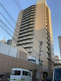 １階はスーパー「ライフ」が入ってます　ドゥーエ幡ヶ谷　Ｈ 地上17階地下1階建