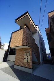 福岡県福岡市東区香椎駅前２ 2階建