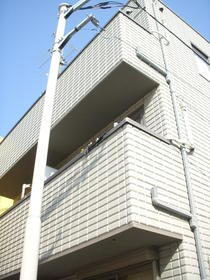 神奈川県横浜市金沢区町屋町 3階建