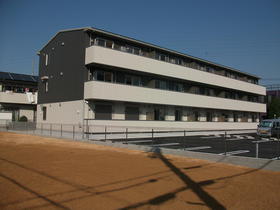 愛知県北名古屋市久地野牧野 3階建 築6年9ヶ月