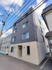 北海道札幌市豊平区平岸三条９ 4階建 築11年10ヶ月