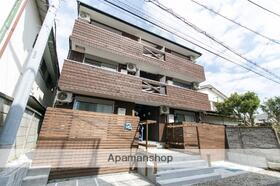 神奈川県鎌倉市腰越３ 3階建 築8年