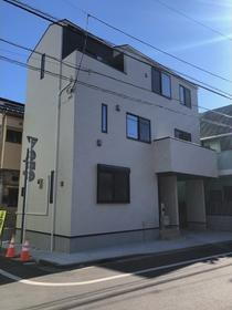 東京都板橋区大谷口北町 3階建