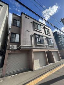 北海道札幌市中央区北五条西１９ 3階建 築20年6ヶ月