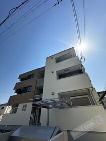 大阪府岸和田市春木旭町 3階建