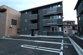 新潟県長岡市弓町１ 3階建 