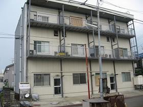山賀マンション 3階建