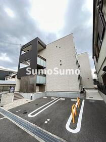 兵庫県尼崎市東本町３ 3階建