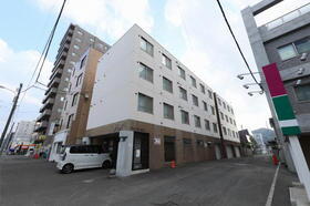 北海道札幌市中央区南八条西１５ 4階建 築18年6ヶ月