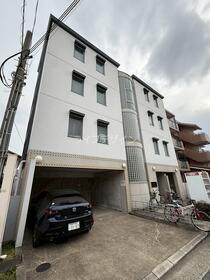 ロイヤルメゾン園田ＩＩＩ 4階建