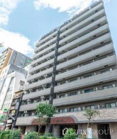 東京都新宿区西新宿５ 13階建