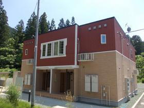 秋田県湯沢市愛宕町１ 2階建 築11年4ヶ月