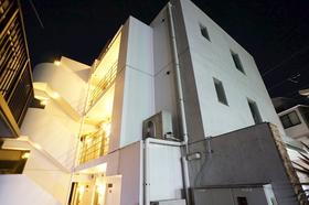 神奈川県横浜市鶴見区元宮１ 4階建 築15年8ヶ月