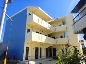 沖縄県那覇市宇栄原１ 3階建 築15年2ヶ月