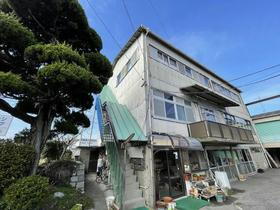 山口県岩国市南岩国町３ 3階建