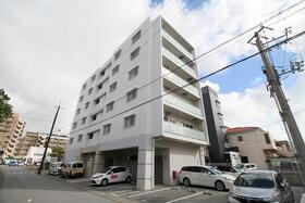 沖縄県那覇市天久１ 6階建 築13年3ヶ月