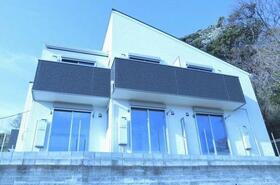 神奈川県横浜市金沢区釜利谷東３ 2階建