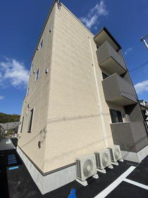 広島県廿日市市地御前３ 3階建 築3年5ヶ月