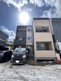 北海道札幌市中央区南二十一条西１２ 3階建 
