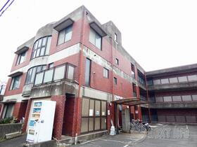 神奈川県川崎市高津区久地２ 3階建