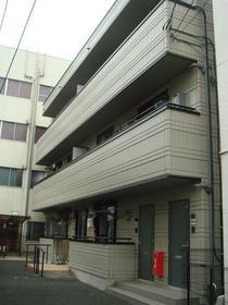 東京都板橋区南常盤台１ 3階建
