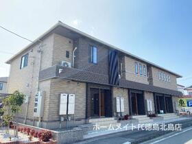 徳島県板野郡藍住町東中富字龍池傍示 2階建 築8年