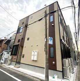 東京都江戸川区平井４ 2階建 