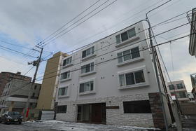 北海道札幌市豊平区平岸三条６ 4階建
