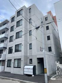 北海道札幌市中央区北七条西２４ 5階建 築1年9ヶ月