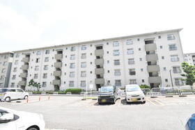 ＵＲ藤山台 5階建