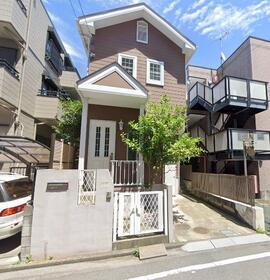 神奈川県藤沢市湘南台４ 2階建