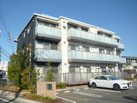 愛媛県伊予郡松前町大字北黒田 3階建 築11年10ヶ月