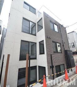 東京都中野区中央３ 地上3階地下1階建 築3年6ヶ月