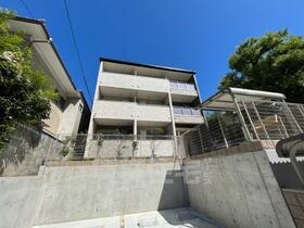 京都府京都市右京区太秦垂箕山町 3階建 築1年11ヶ月