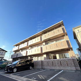メゾンプチシャトー出口　Ａ館 3階建
