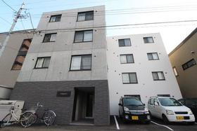 北海道札幌市中央区南八条西１５ 4階建