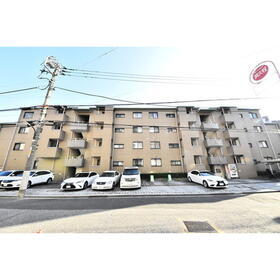 東京都新宿区西早稲田１ 地上4階地下2階建 築30年1ヶ月