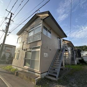 進藤アパート（手前）