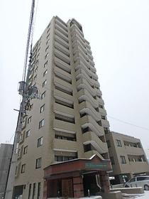 北海道札幌市中央区北三条西１８ 15階建