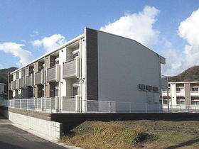 広島県広島市安佐南区伴中央２ 2階建 築8年7ヶ月