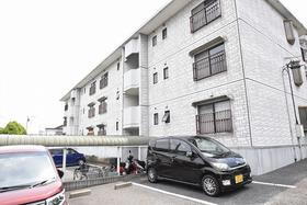 神奈川県伊勢原市池端 3階建 築30年4ヶ月