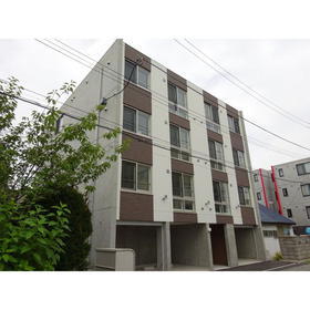 北海道札幌市中央区南八条西１５ 4階建 築6年9ヶ月