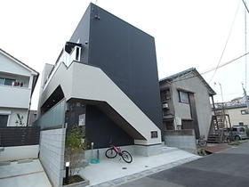 兵庫県神戸市垂水区山手５ 地上2階地下2階建