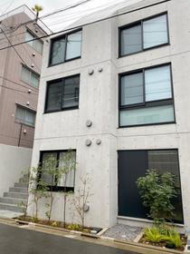 東京都目黒区柿の木坂１ 地上3階地下1階建 築2年4ヶ月