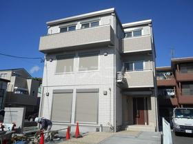 静岡県浜松市中央区和地山３ 3階建 築6年8ヶ月
