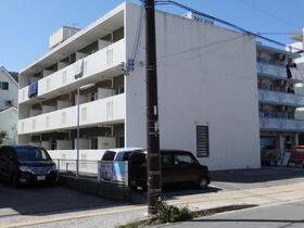 沖縄県那覇市天久１ 3階建 築21年8ヶ月