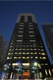 東京都新宿区西新宿７ 32階建